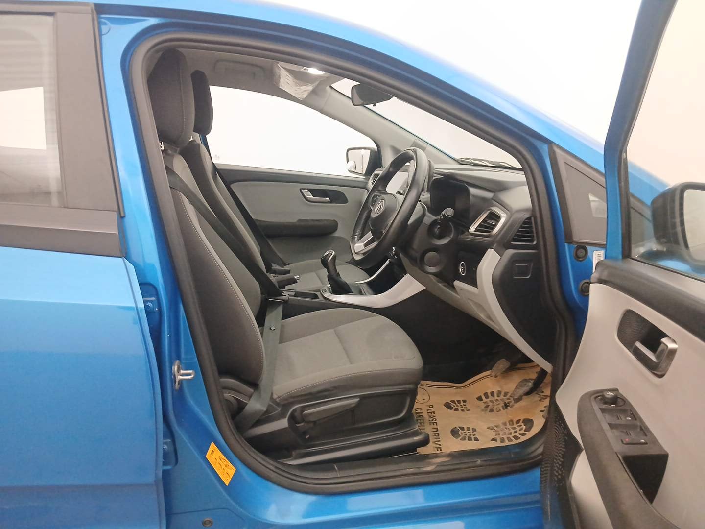 Used 2021 Tata Altroz XZ Petrol Petrol Manual interior RIGHT SIDE FRONT DOOR CABIN VIEW