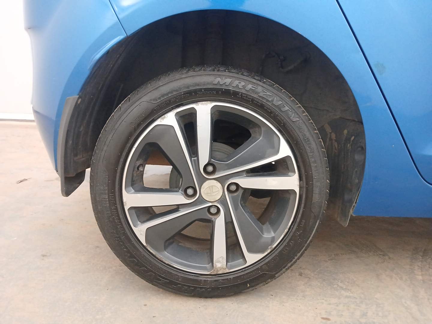 Used 2021 Tata Altroz XZ Petrol Petrol Manual tyres RIGHT REAR TYRE RIM VIEW