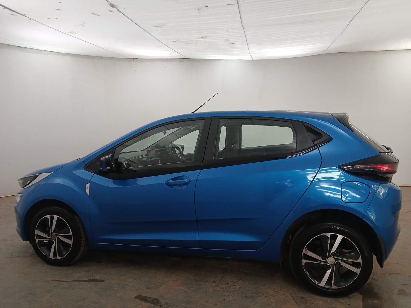 Used 2021 Tata Altroz XZ Petrol Petrol Manual exterior LEFT SIDE VIEW
