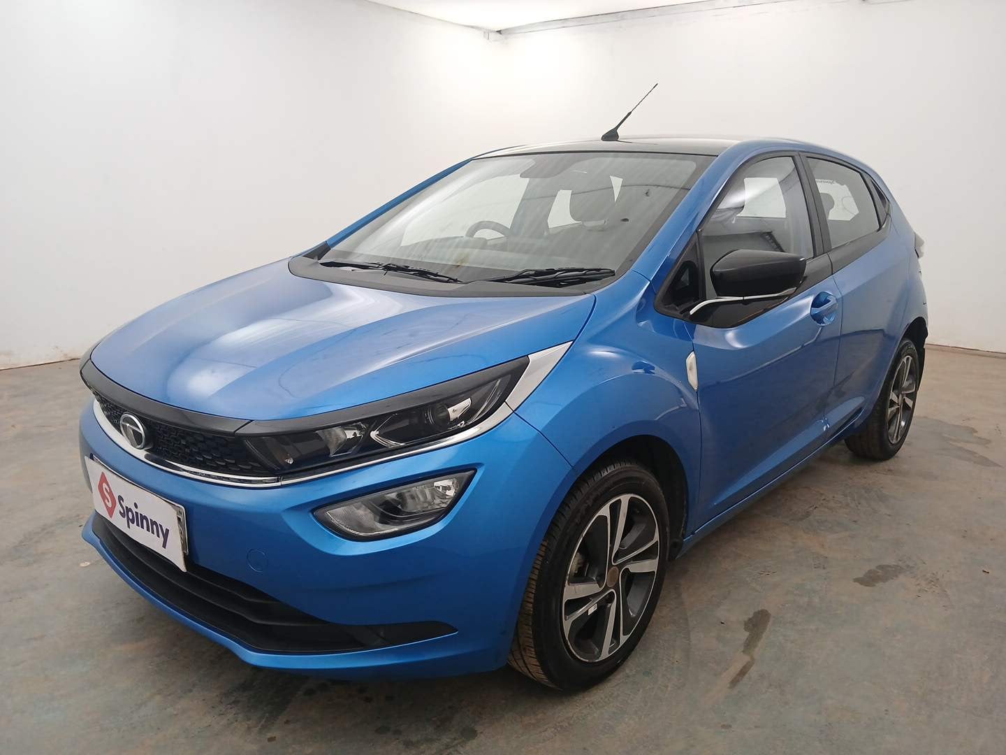 Used 2021 Tata Altroz XZ Petrol Petrol Manual exterior LEFT FRONT CORNER VIEW