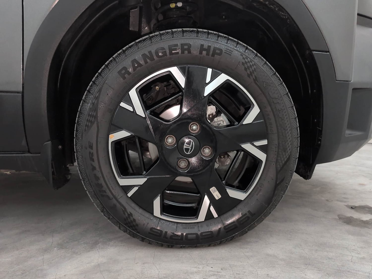 Used 2026 Tata Punch Accomplished + S Petrol Manual tyres RIGHT FRONT TYRE RIM VIEW