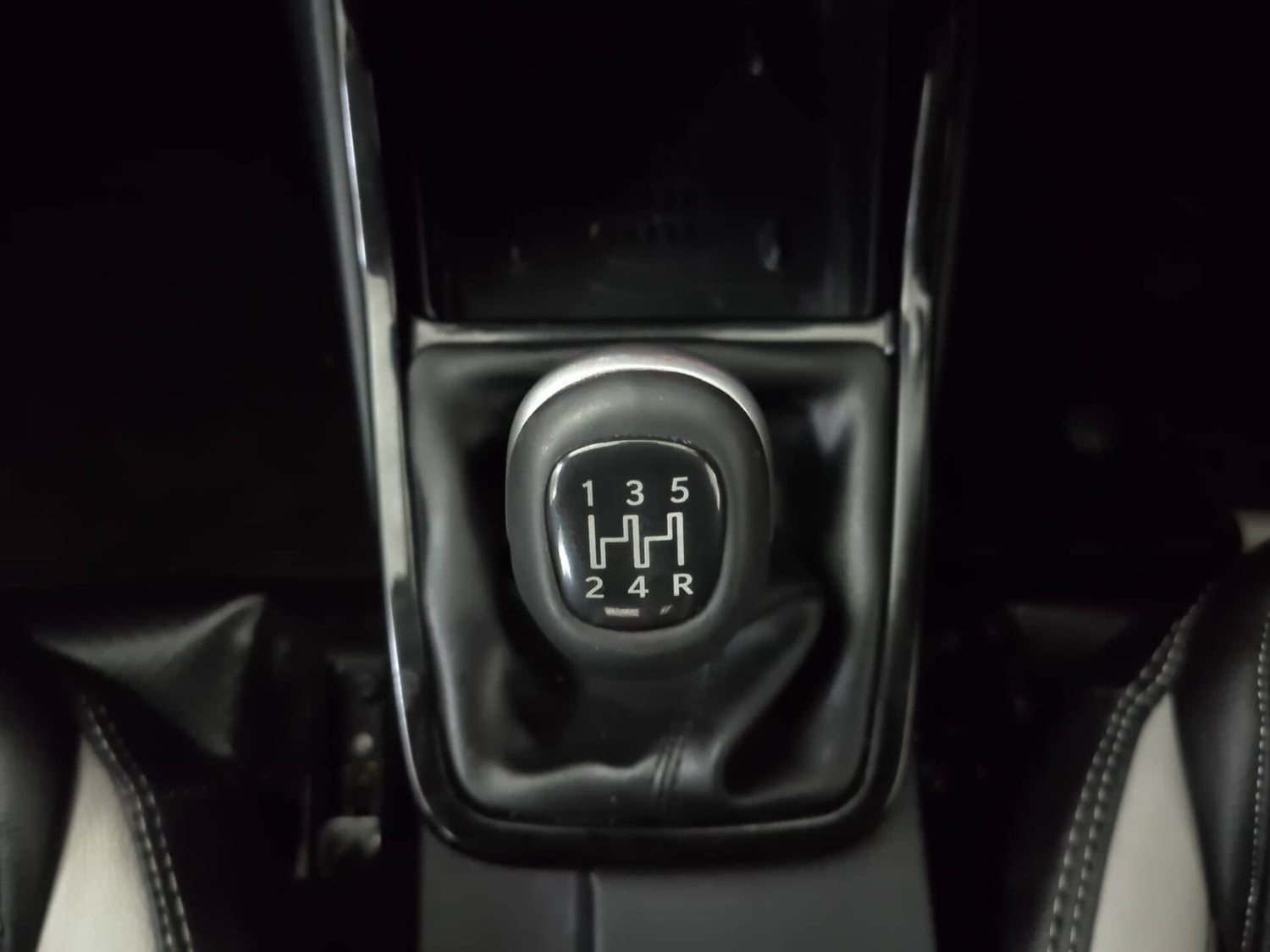 Used 2026 Tata Punch Accomplished + S Petrol Manual interior GEAR  KNOB VIEW