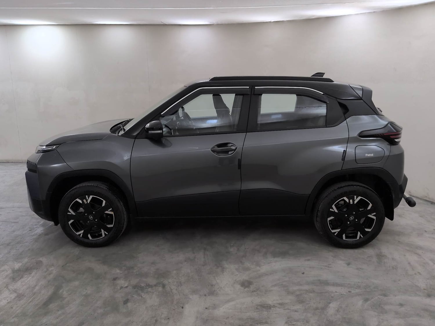 Used 2026 Tata Punch Accomplished + S Petrol Manual exterior LEFT SIDE VIEW