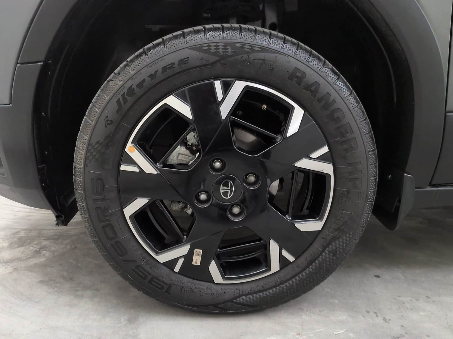 Used 2026 Tata Punch Accomplished + S Petrol Manual tyres LEFT FRONT TYRE RIM VIEW