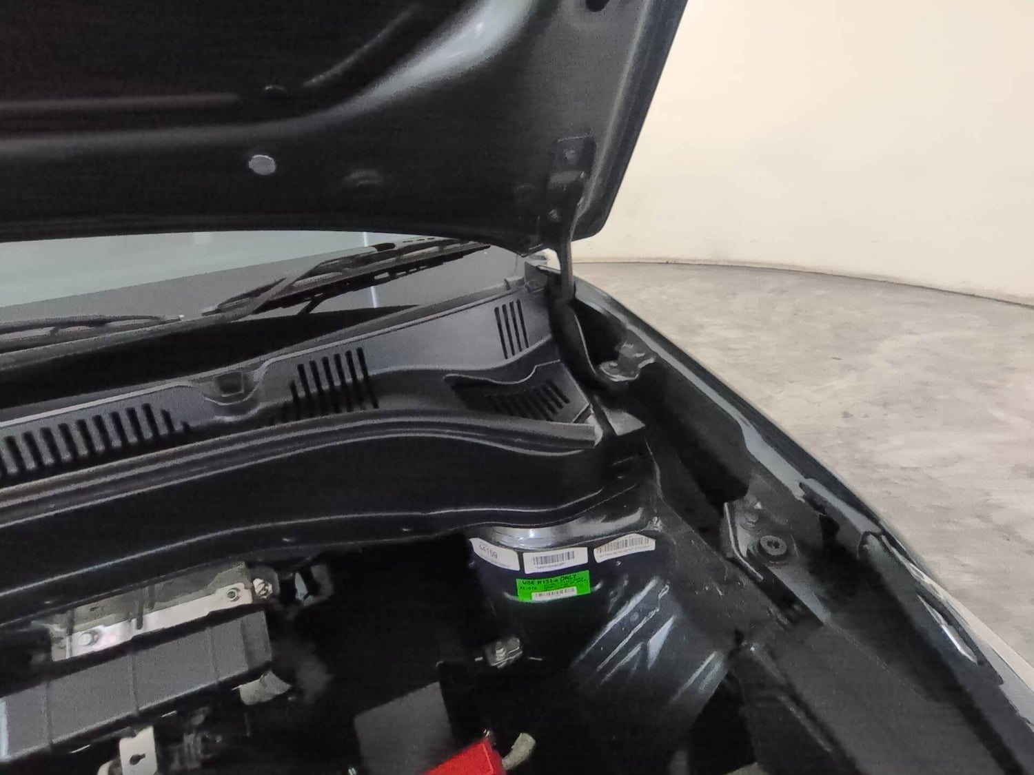 Used 2026 Tata Punch Accomplished + S Petrol Manual engine ENGINE LEFT SIDE HINGE & APRON VIEW