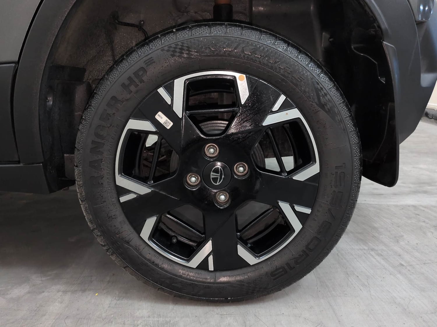 Used 2026 Tata Punch Accomplished + S Petrol Manual tyres LEFT REAR TYRE RIM VIEW