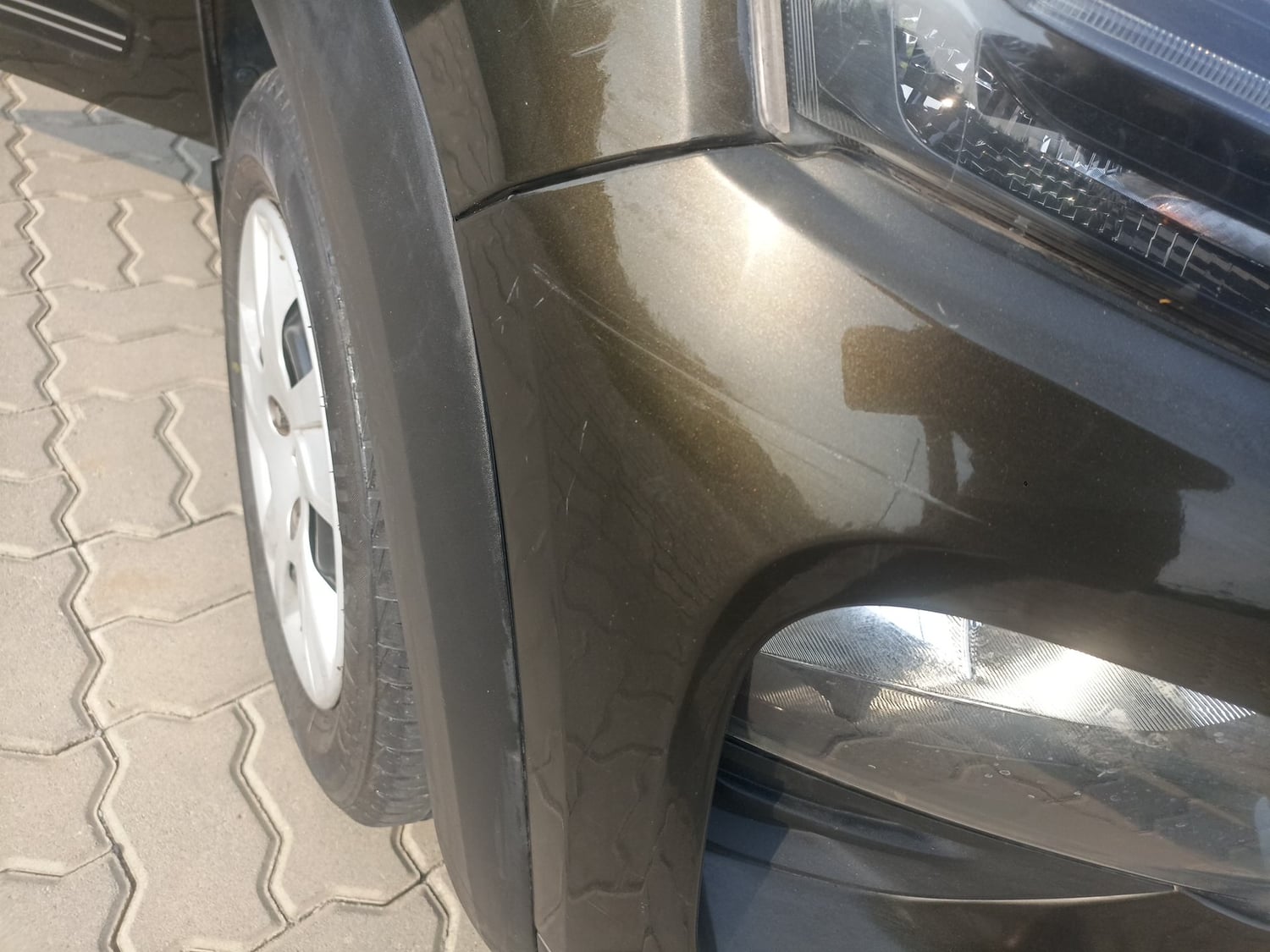 Used 2024 Renault Kwid RXT 1.0L Petrol Manual dents MINOR SCRATCH
