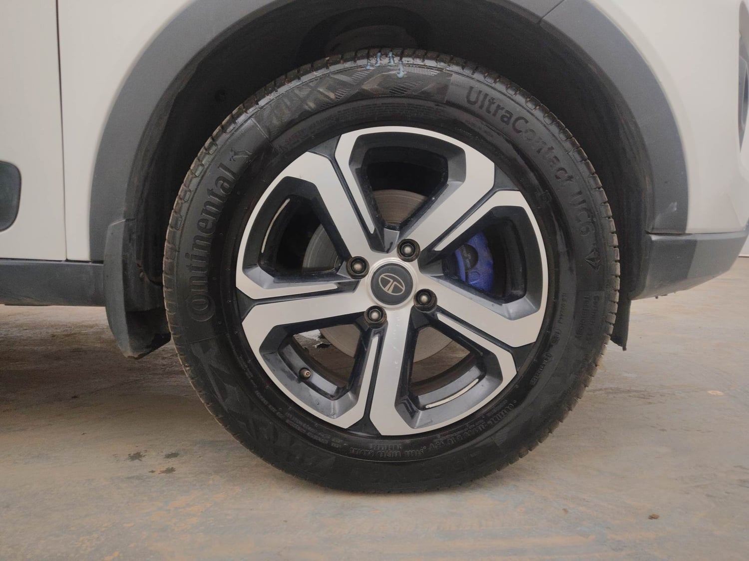 Used 2021 Tata Nexon XZ Plus (O) Diesel Diesel Manual tyres RIGHT FRONT TYRE RIM VIEW