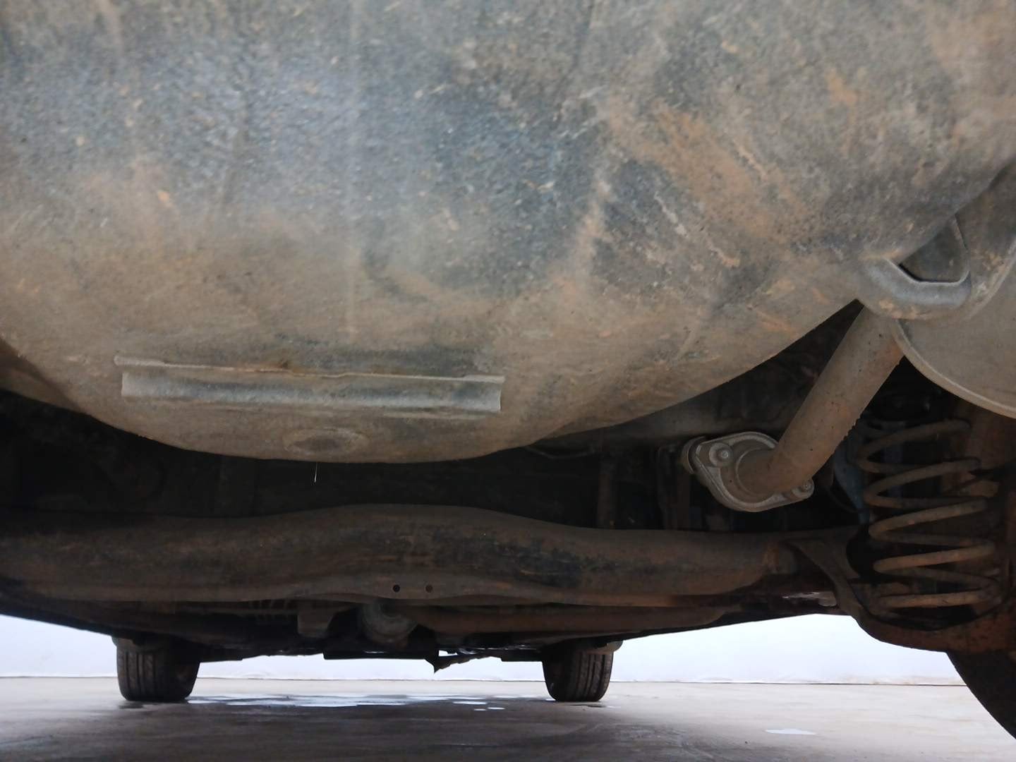 Used 2013 Honda Amaze 1.2 VX i-VTEC Petrol Manual extra REAR UNDERBODY VIEW (TAKEN FROM REAR)