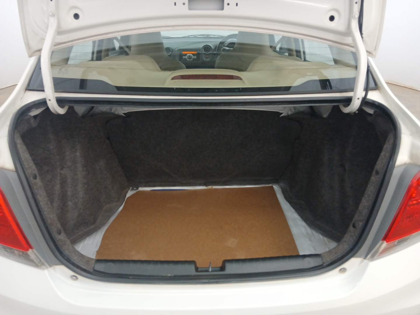 Used 2013 Honda Amaze 1.2 VX i-VTEC Petrol Manual interior DICKY INSIDE VIEW