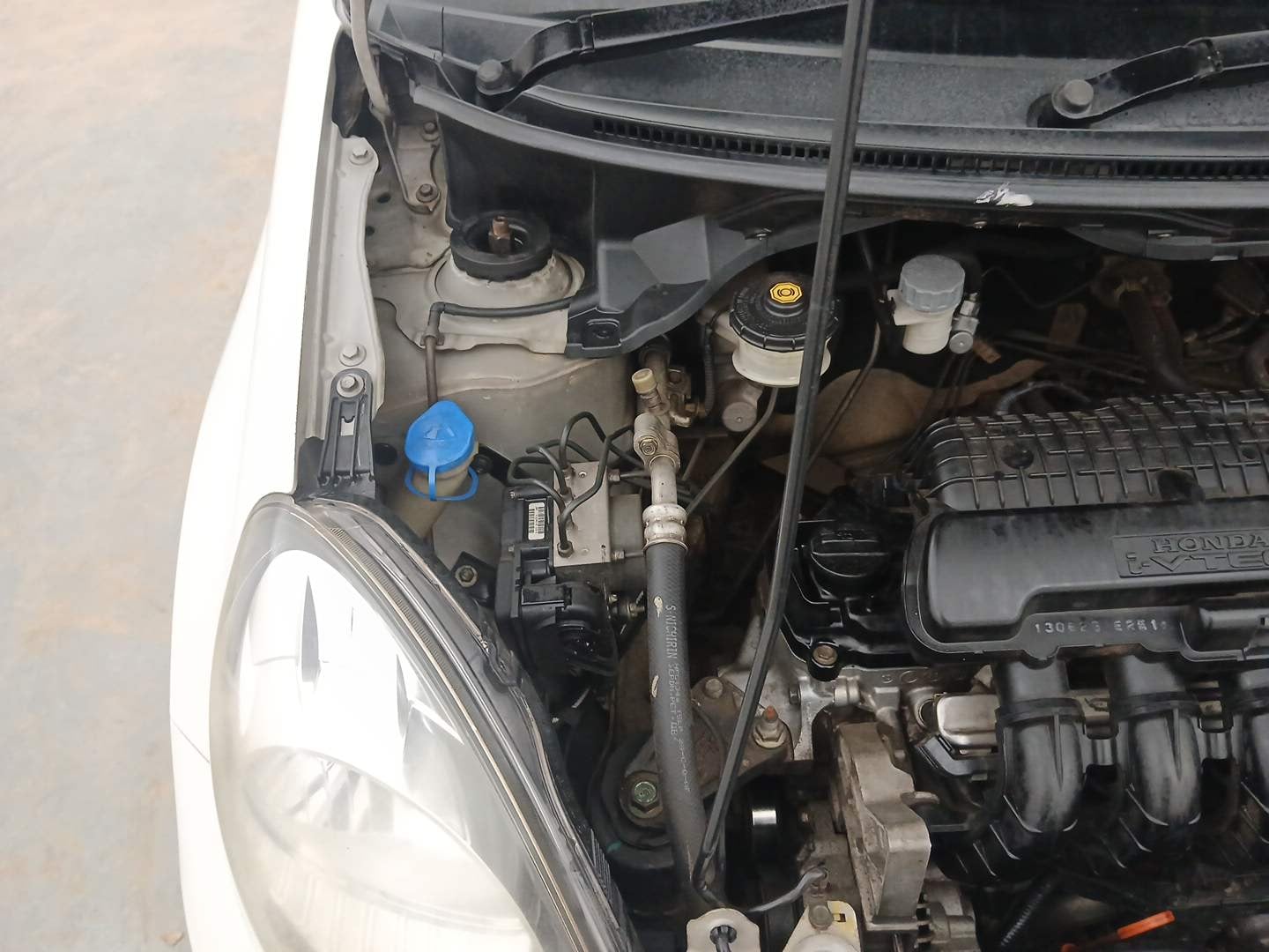 Used 2013 Honda Amaze 1.2 VX i-VTEC Petrol Manual engine ENGINE RIGHT SIDE VIEW