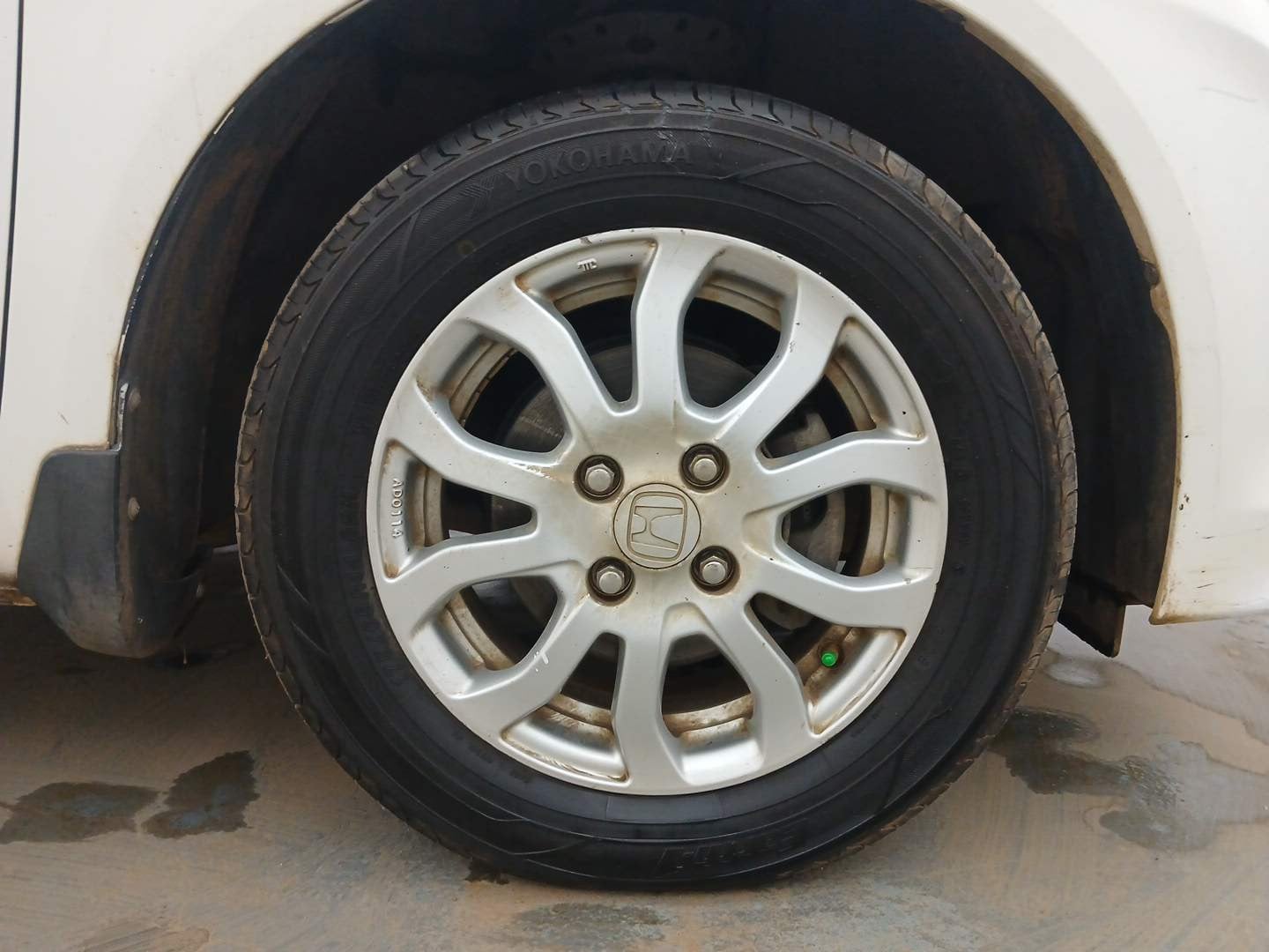 Used 2013 Honda Amaze 1.2 VX i-VTEC Petrol Manual tyres RIGHT FRONT TYRE RIM VIEW