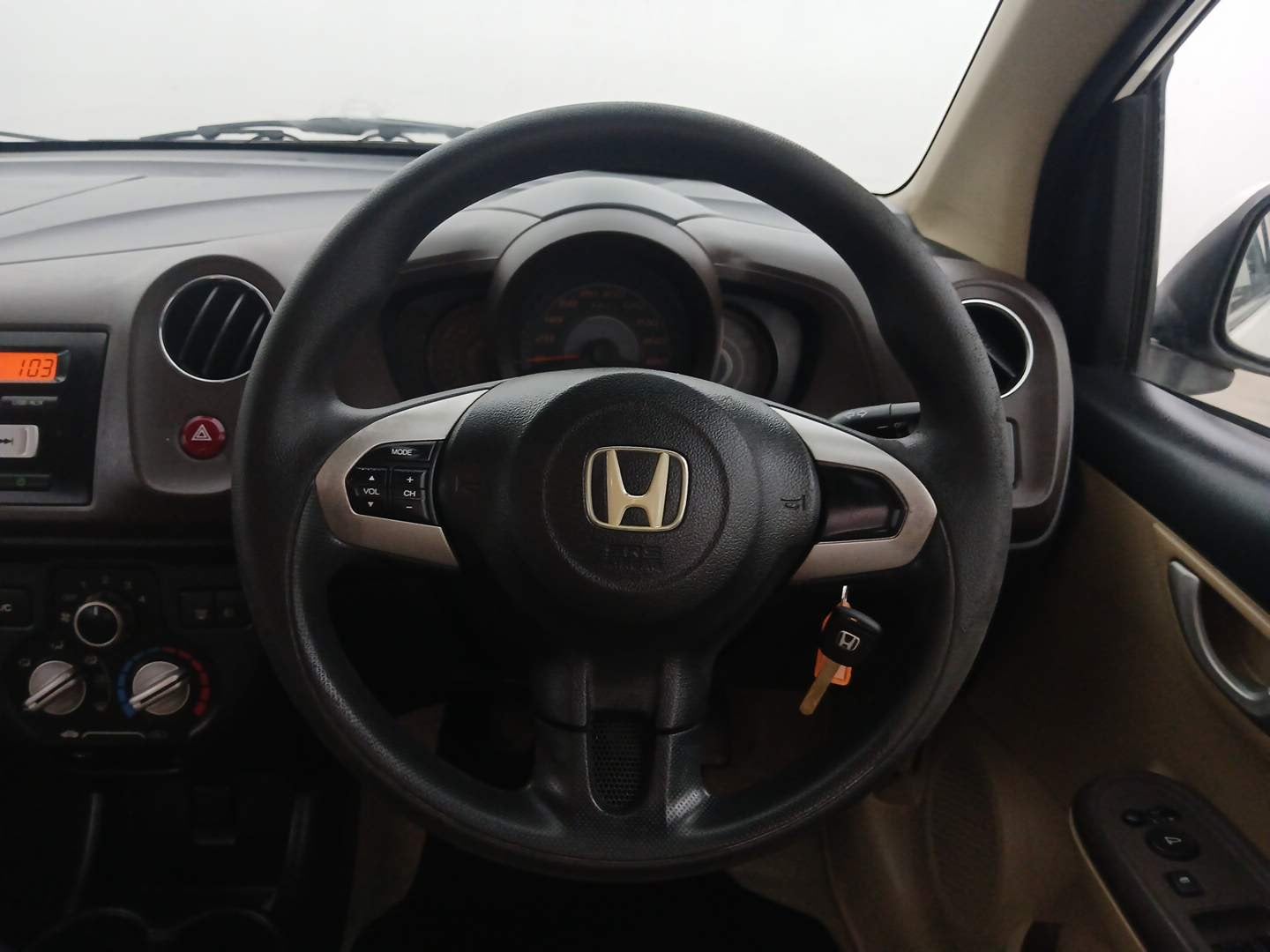 Used 2013 Honda Amaze 1.2 VX i-VTEC Petrol Manual interior STEERING VIEW