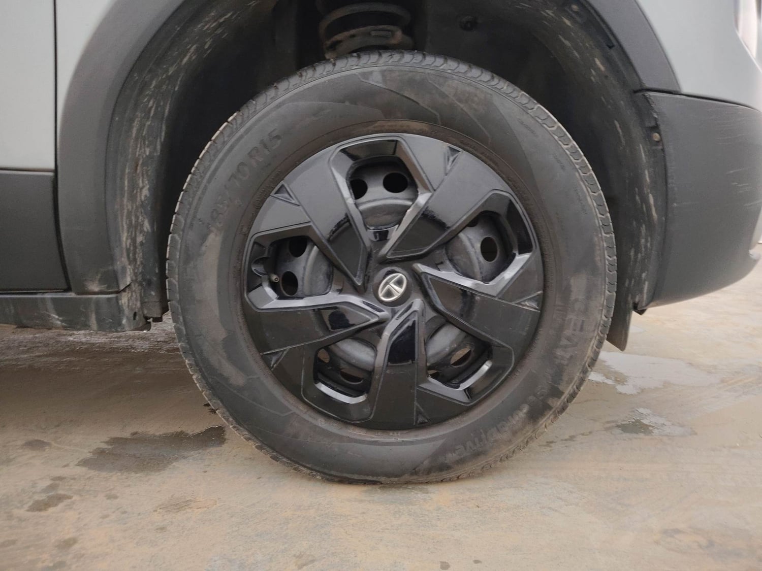 Used 2022 Tata Punch Adventure MT Petrol Manual tyres RIGHT FRONT TYRE RIM VIEW