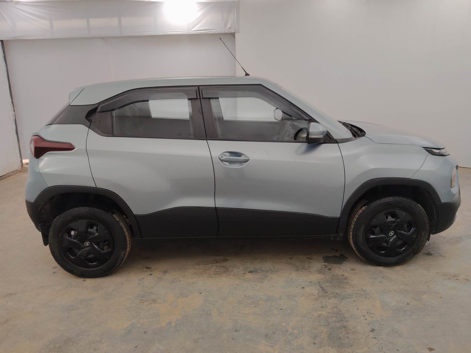 Used 2022 Tata Punch Adventure MT Petrol Manual exterior RIGHT SIDE VIEW