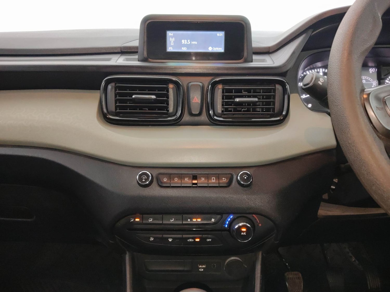 Used 2022 Tata Punch Adventure MT Petrol Manual interior MUSIC SYSTEM & AC CONTROL VIEW