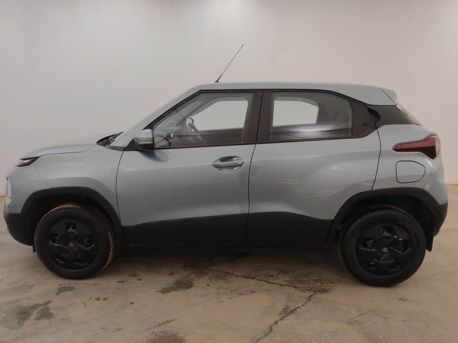 Used 2022 Tata Punch Adventure MT Petrol Manual exterior LEFT SIDE VIEW