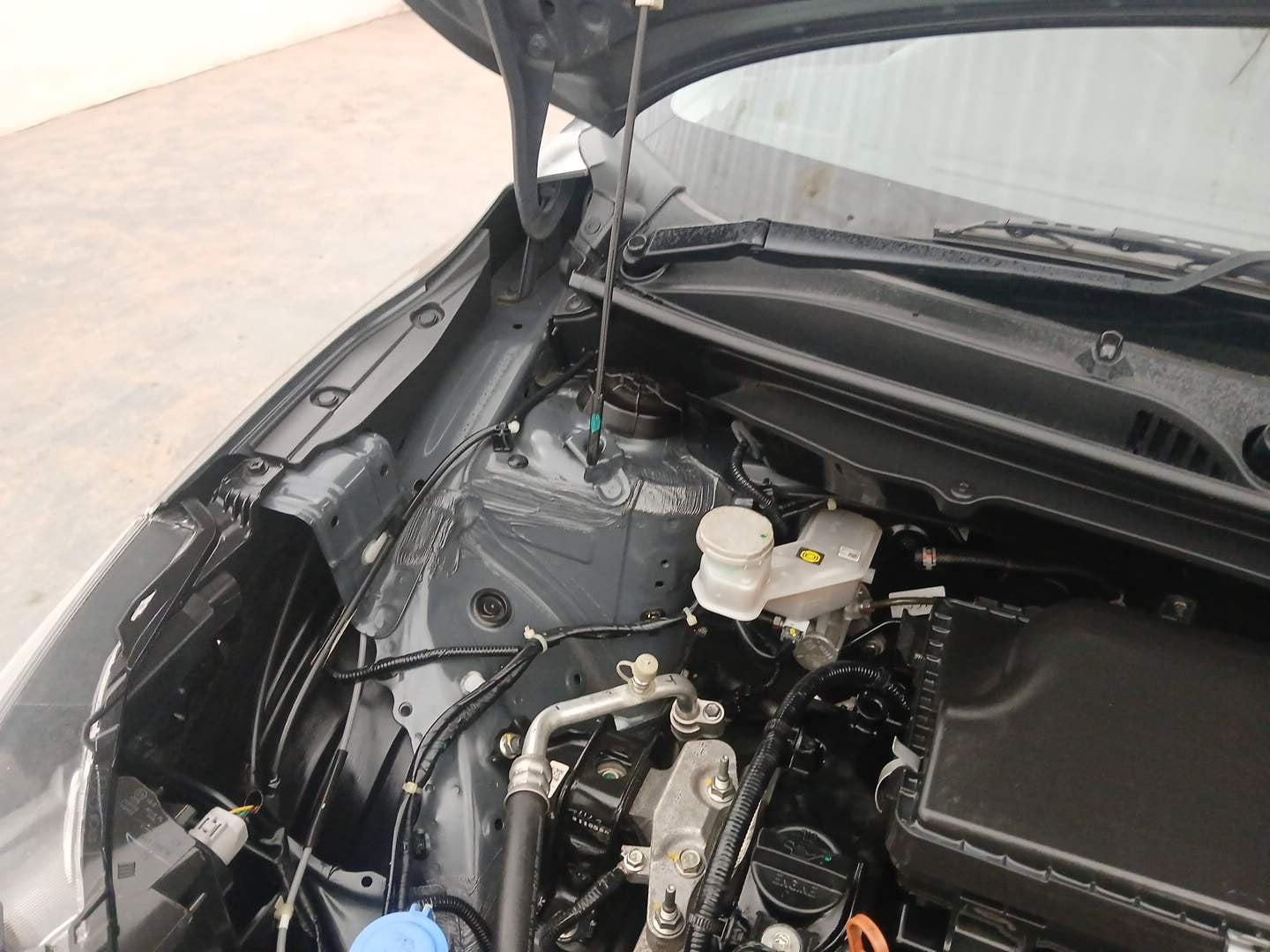 Used 2024 Maruti Suzuki Baleno Zeta AGS Petrol Automatic engine ENGINE RIGHT SIDE HINGE & APRON VIEW
