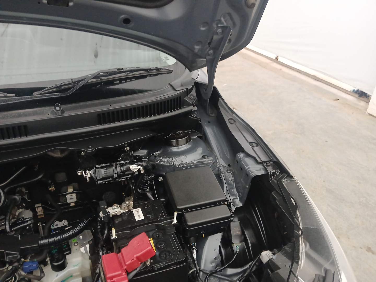 Used 2024 Maruti Suzuki Baleno Zeta AGS Petrol Automatic engine ENGINE LEFT SIDE HINGE & APRON VIEW