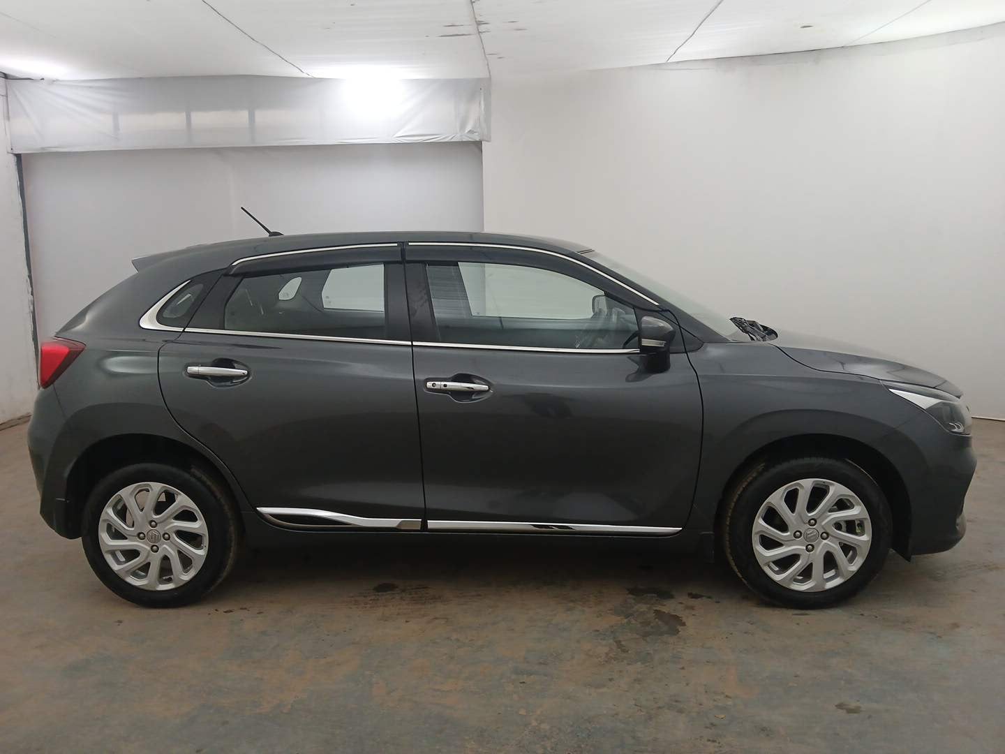 Used 2024 Maruti Suzuki Baleno Zeta AGS Petrol Automatic exterior RIGHT SIDE VIEW