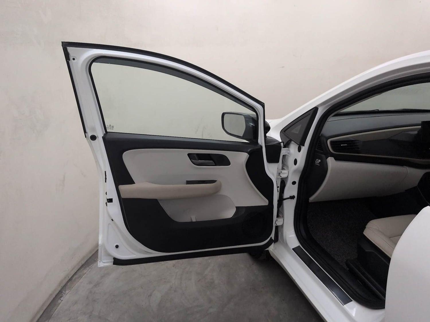 Used 2026 Tata Altroz Creative Petrol 5MT Petrol Manual interior LEFT FRONT DOOR OPEN VIEW