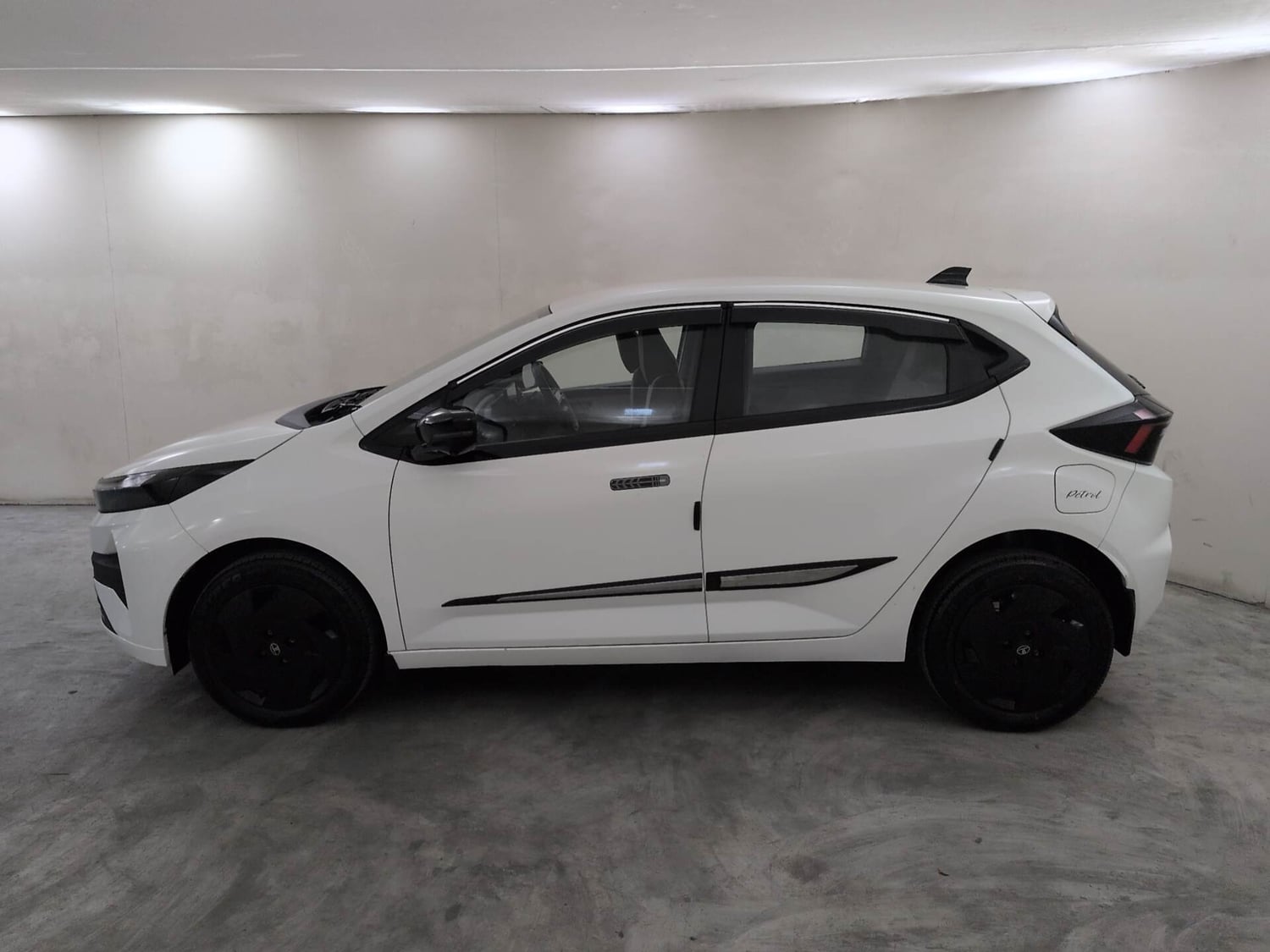Used 2026 Tata Altroz Creative Petrol 5MT Petrol Manual exterior LEFT SIDE VIEW