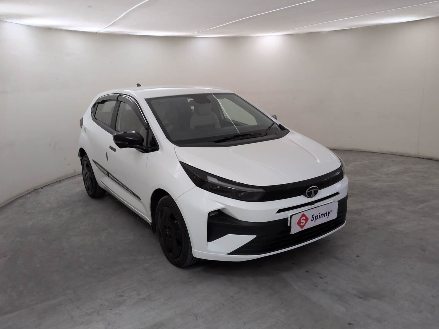Used 2026 Tata Altroz Creative Petrol 5MT Petrol Manual exterior RIGHT FRONT CORNER VIEW