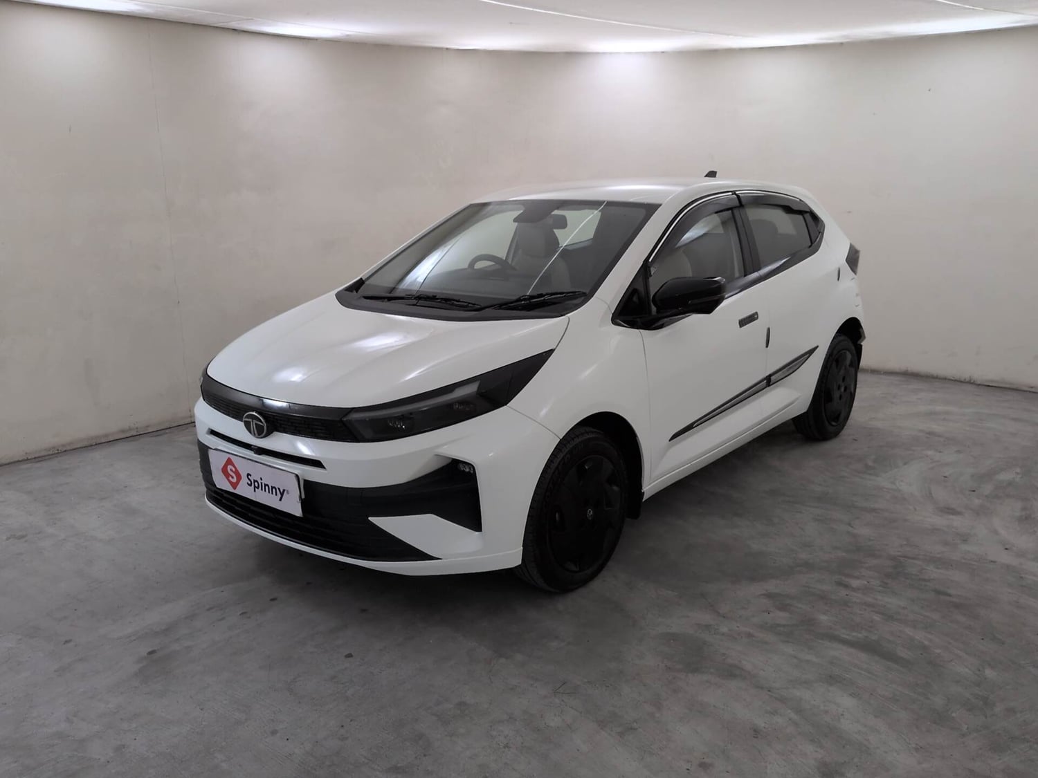 Used 2026 Tata Altroz Creative Petrol 5MT Petrol Manual exterior LEFT FRONT CORNER VIEW