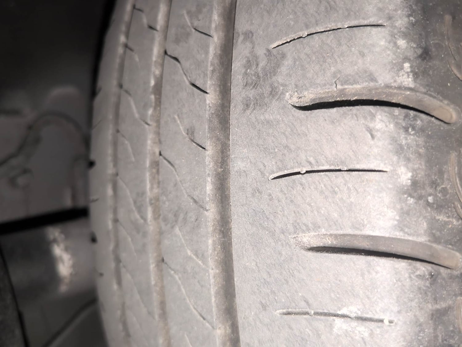 Used 2026 Tata Altroz Creative Petrol 5MT Petrol Manual tyres RIGHT FRONT TYRE TREAD VIEW