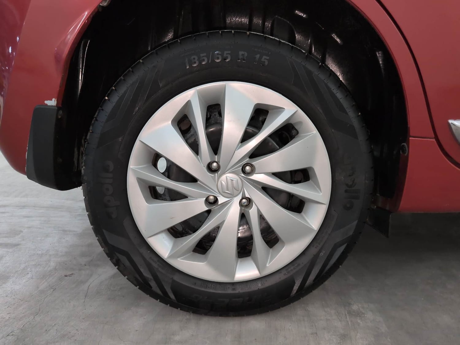 Used 2024 Maruti Suzuki Baleno Delta MT Petrol Manual tyres RIGHT REAR TYRE RIM VIEW