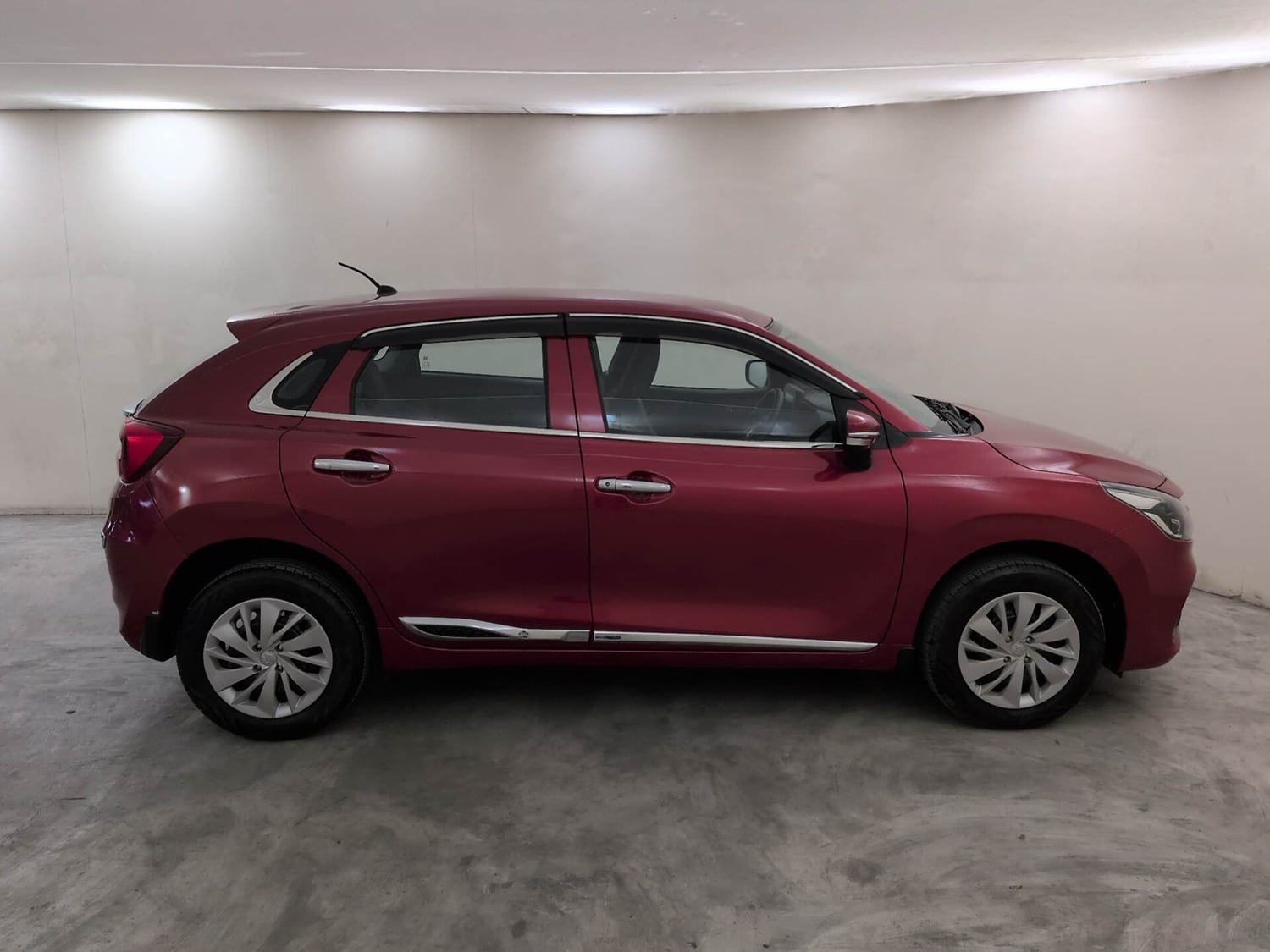 Used 2024 Maruti Suzuki Baleno Delta MT Petrol Manual exterior RIGHT SIDE VIEW