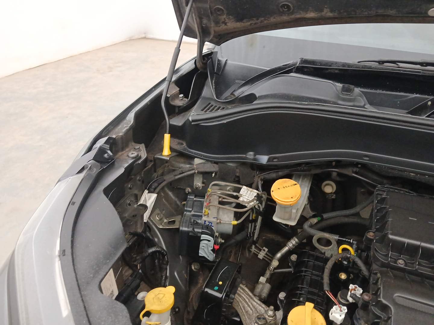 Used 2022 Tata Punch Adventure Rhythm Pack AMT Petrol Automatic engine ENGINE RIGHT SIDE HINGE & APRON VIEW