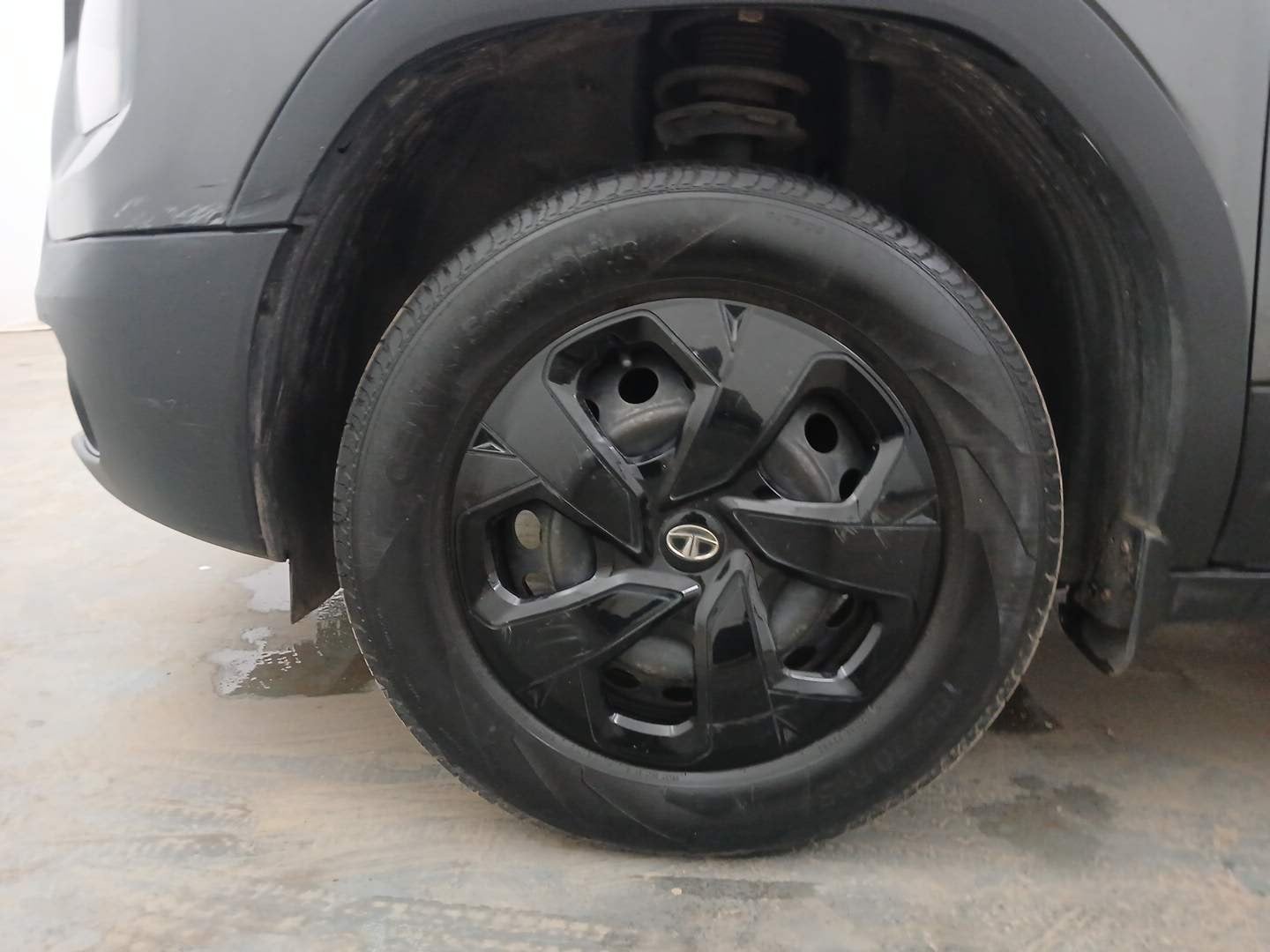 Used 2022 Tata Punch Adventure Rhythm Pack AMT Petrol Automatic tyres LEFT FRONT TYRE RIM VIEW