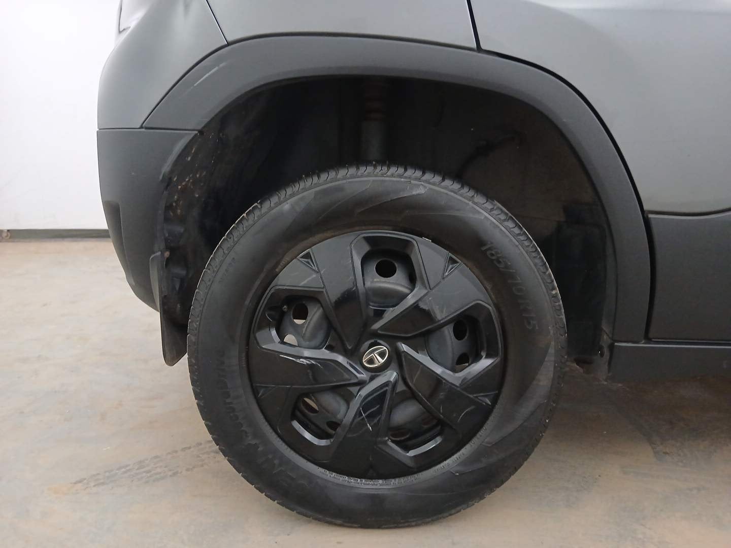 Used 2022 Tata Punch Adventure Rhythm Pack AMT Petrol Automatic tyres RIGHT REAR TYRE RIM VIEW