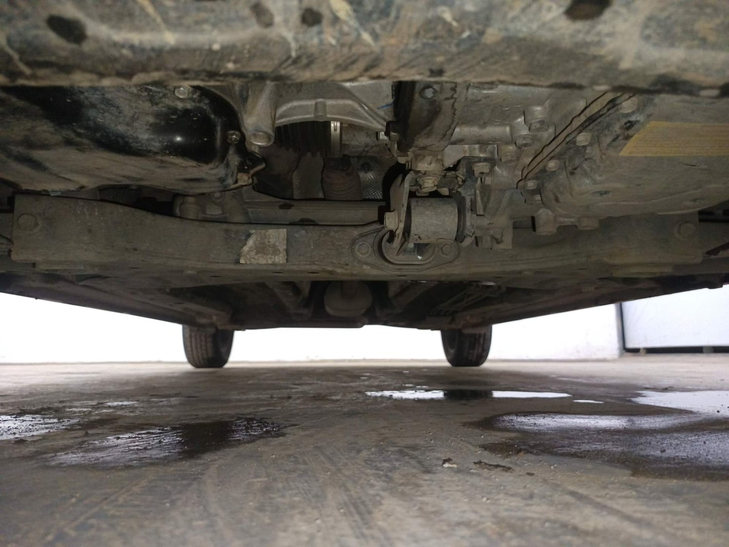 Used 2022 Hyundai i20 Asta (O) 1.2 IVT Petrol Automatic extra FRONT LEFT UNDERBODY VIEW