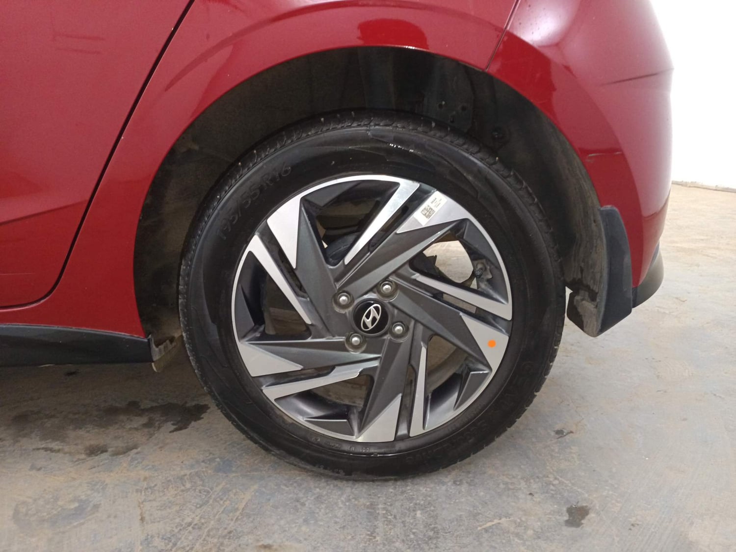 Used 2022 Hyundai i20 Asta (O) 1.2 IVT Petrol Automatic tyres LEFT REAR TYRE RIM VIEW