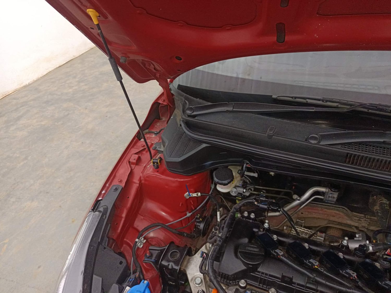 Used 2022 Hyundai i20 Asta (O) 1.2 IVT Petrol Automatic engine ENGINE RIGHT SIDE HINGE & APRON VIEW