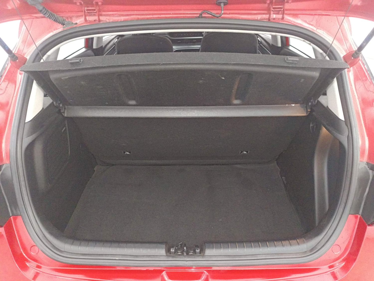Used 2022 Hyundai i20 Asta (O) 1.2 IVT Petrol Automatic interior DICKY INSIDE VIEW