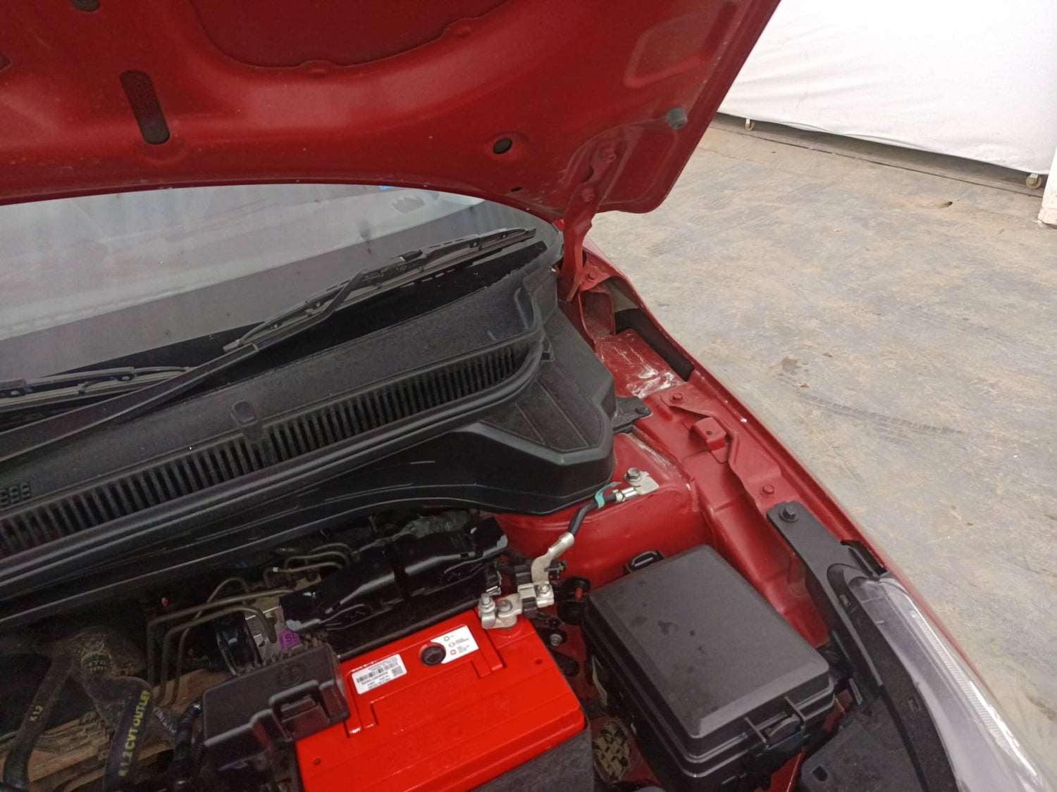 Used 2022 Hyundai i20 Asta (O) 1.2 IVT Petrol Automatic engine ENGINE LEFT SIDE HINGE & APRON VIEW