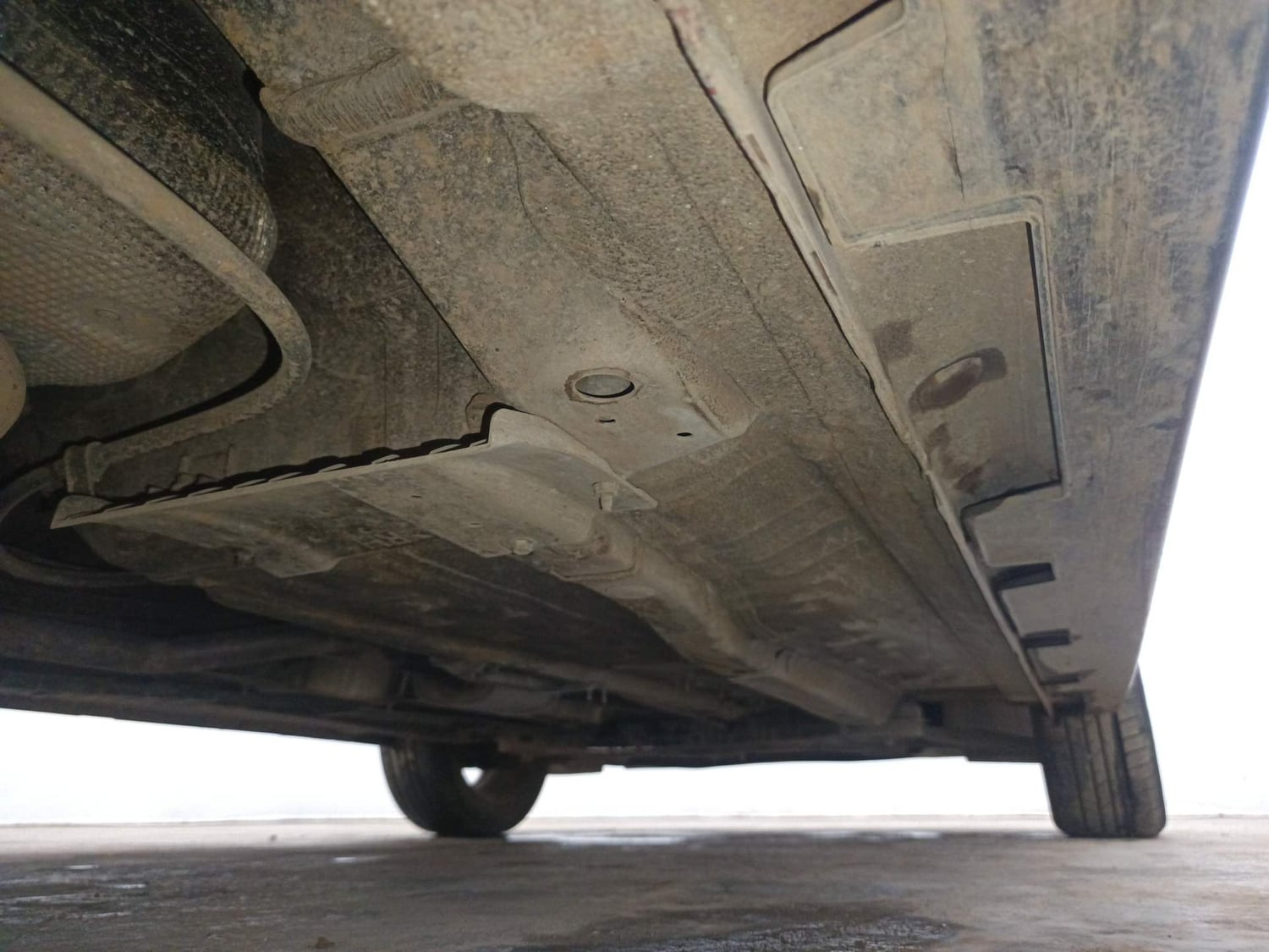 Used 2022 Hyundai i20 Asta (O) 1.2 IVT Petrol Automatic extra REAR RIGHT UNDERBODY VIEW