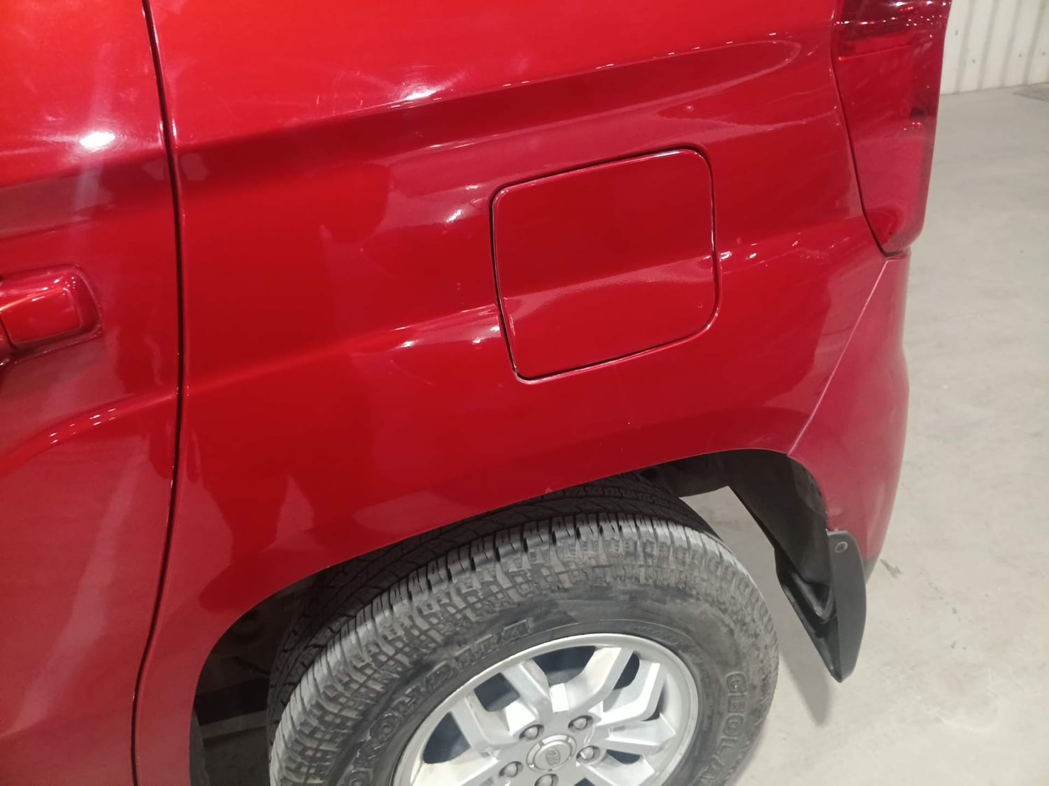 Used 2017 Mahindra TUV300 T8 mHAWK100 Dual Tone Diesel Manual dents MINOR SCRATCH