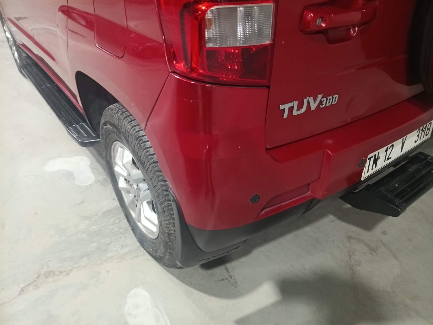 Used 2017 Mahindra TUV300 T8 mHAWK100 Dual Tone Diesel Manual dents MINOR SCRATCH
