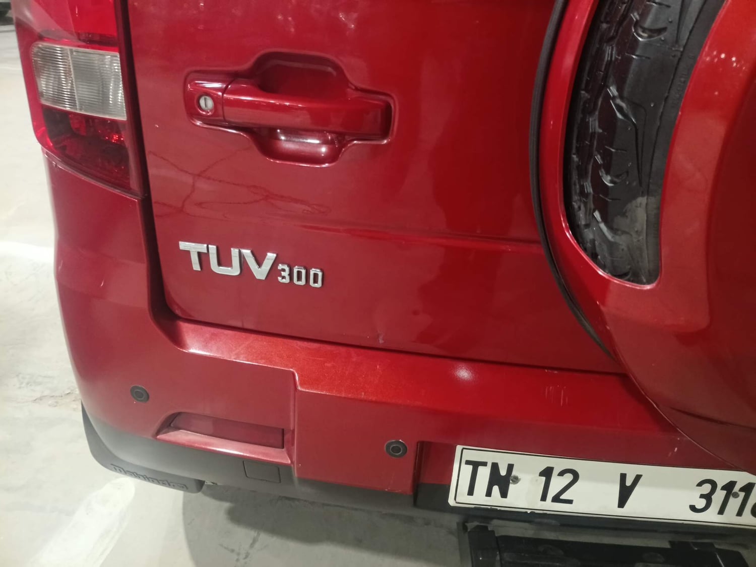 Used 2017 Mahindra TUV300 T8 mHAWK100 Dual Tone Diesel Manual dents MINOR SCRATCH