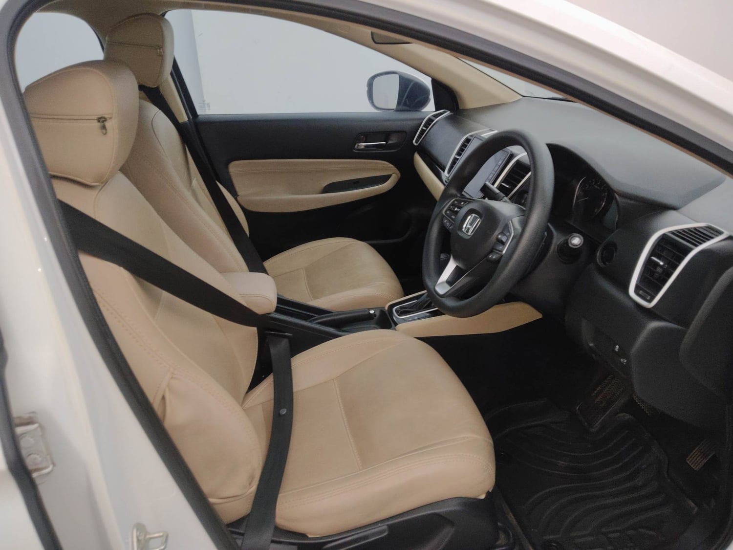 Used 2023 Honda City VX Petrol CVT Petrol Automatic interior RIGHT SIDE FRONT DOOR CABIN VIEW