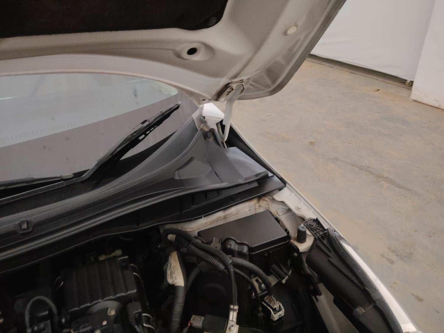 Used 2023 Honda City VX Petrol CVT Petrol Automatic engine ENGINE LEFT SIDE HINGE & APRON VIEW