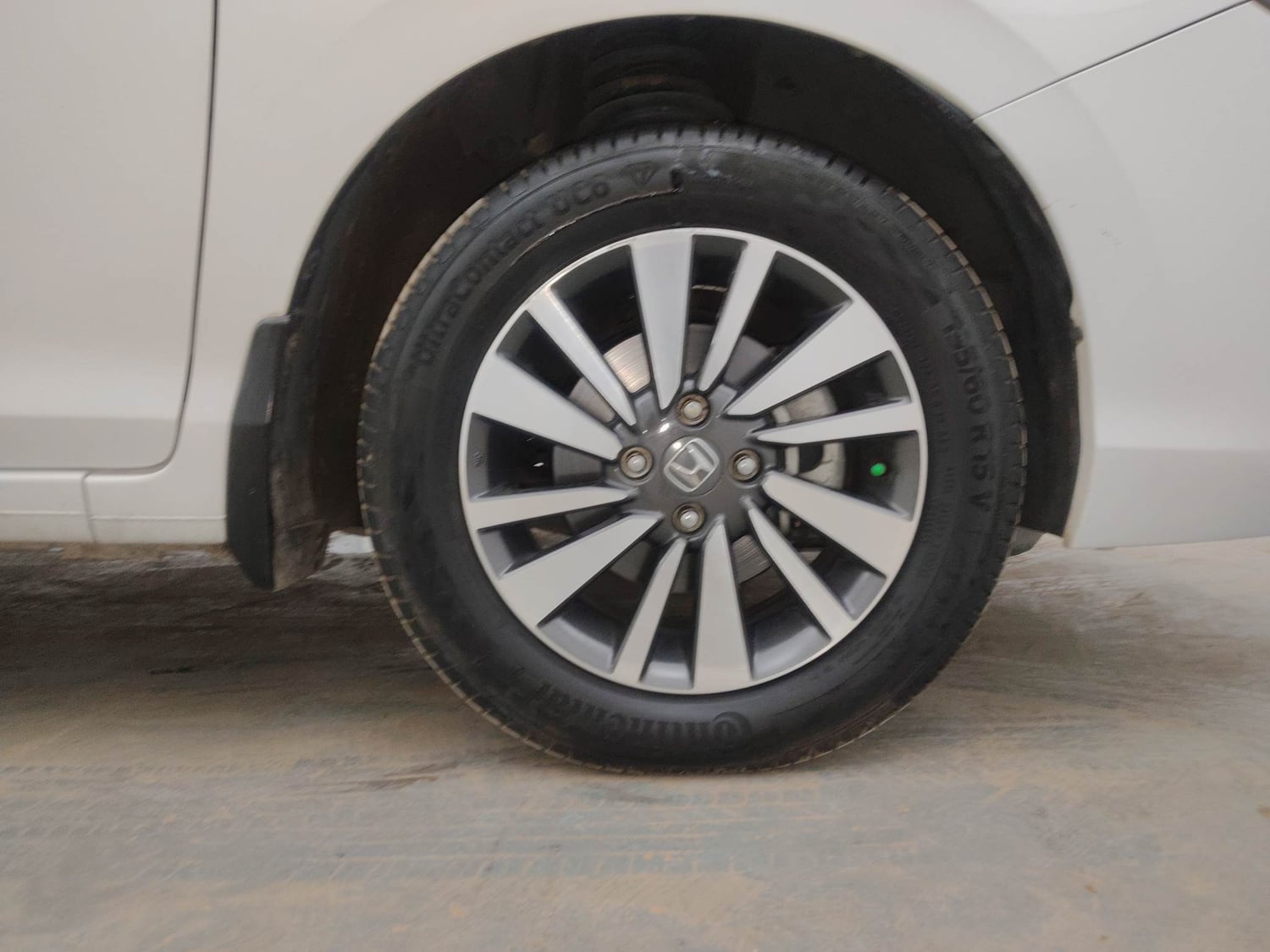 Used 2023 Honda City VX Petrol CVT Petrol Automatic tyres RIGHT FRONT TYRE RIM VIEW