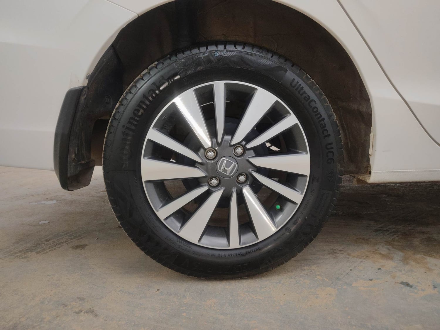 Used 2023 Honda City VX Petrol CVT Petrol Automatic tyres RIGHT REAR TYRE RIM VIEW
