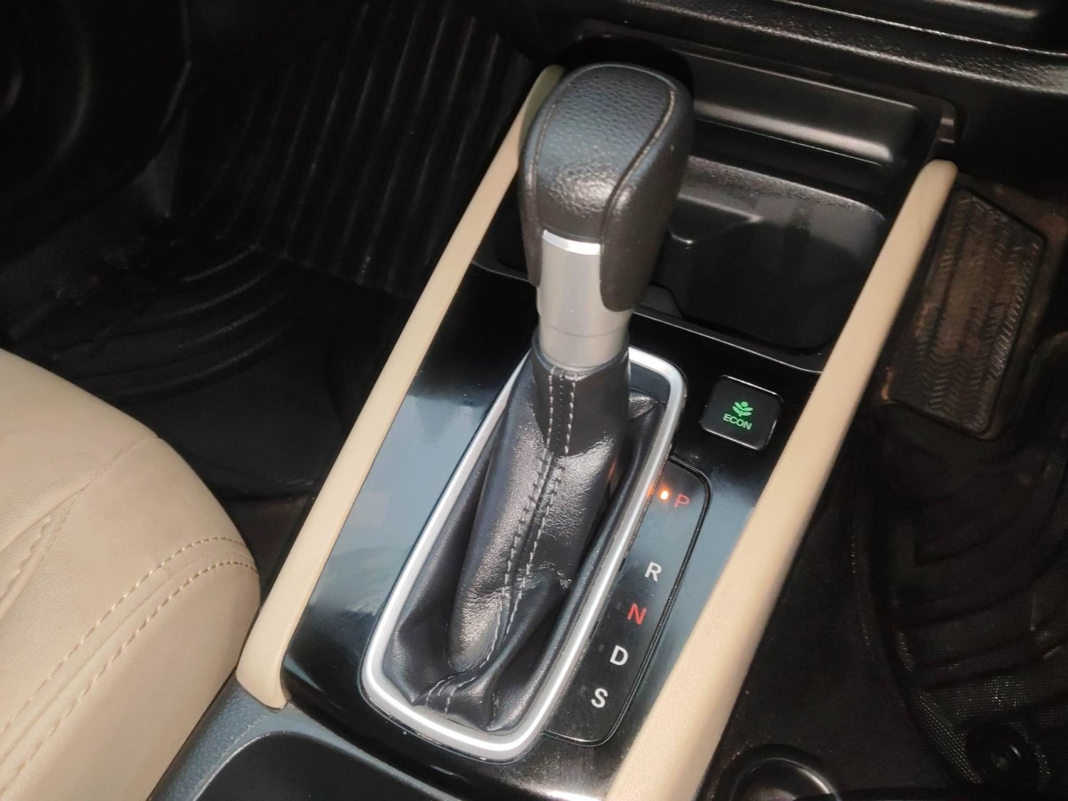 Used 2023 Honda City VX Petrol CVT Petrol Automatic interior GEAR  KNOB VIEW