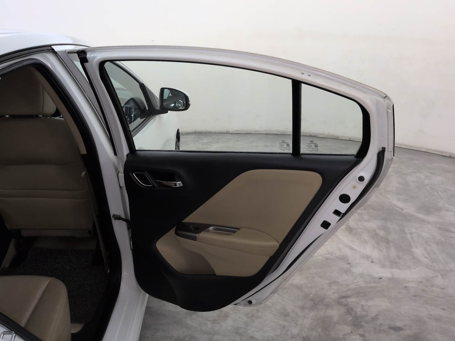 Used 2018 Honda City ZX CVT Petrol Petrol Automatic interior RIGHT REAR DOOR OPEN VIEW