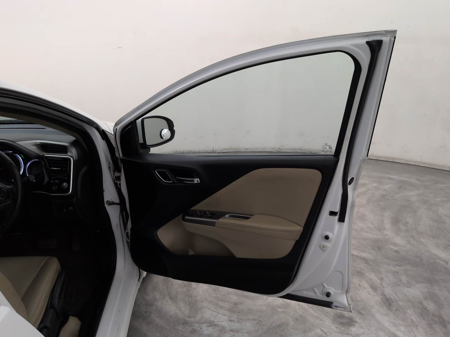 Used 2018 Honda City ZX CVT Petrol Petrol Automatic interior RIGHT FRONT DOOR OPEN VIEW